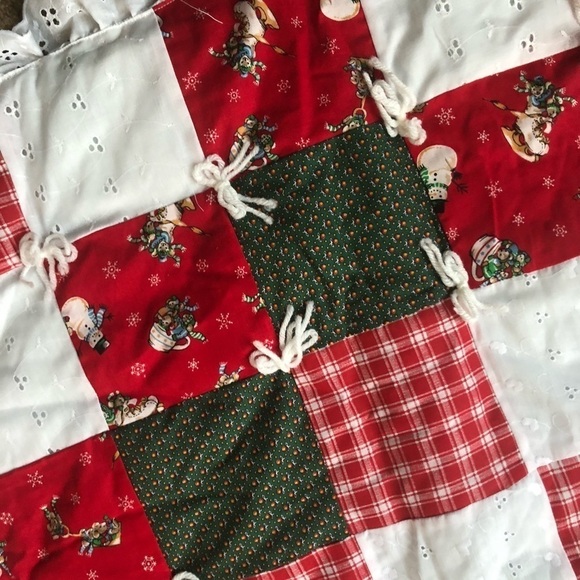 Handmade Farmhouse Christmas Tree Reversible Skirt Quilted Red Green Eyelet - Picture 4 of 5